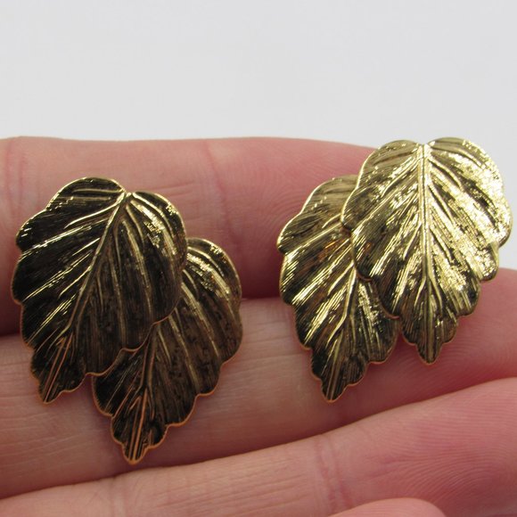 Jewelry - Vintage Gold Tone Leaf Stud Earrings